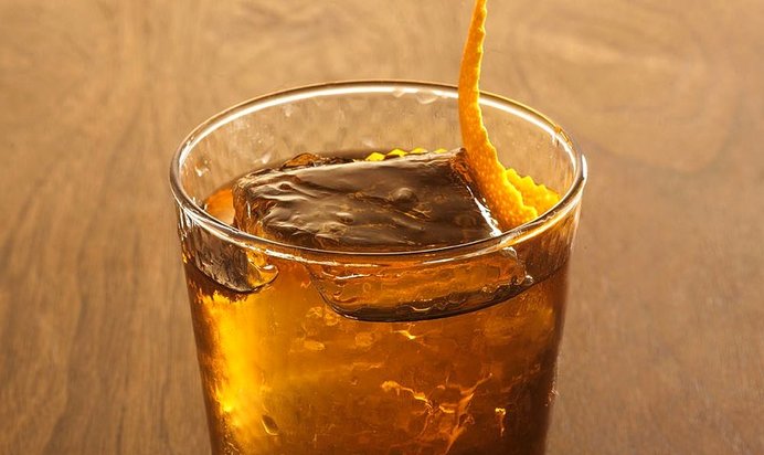 Коктейль «Закапа-ром-фэшн» (Zacapa Rum Fashion)