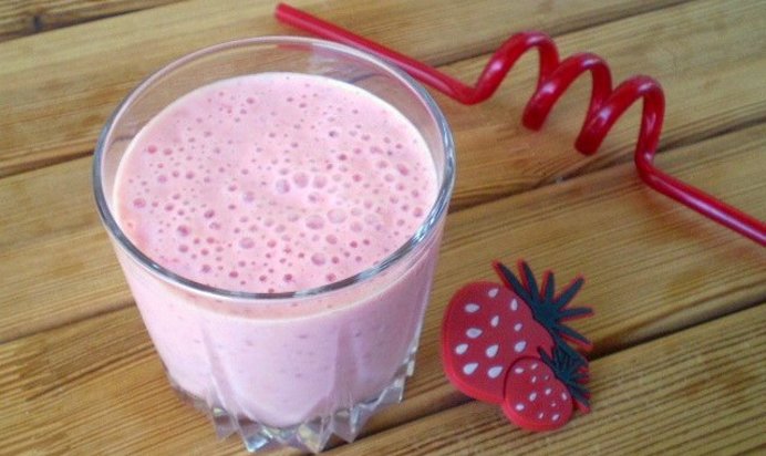 Клубника с кефиром