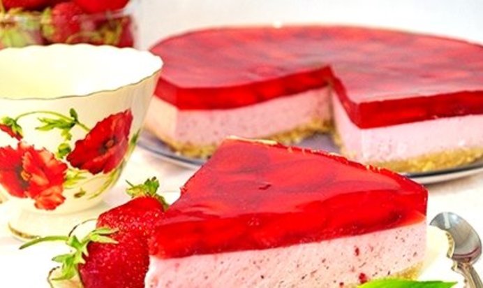 Клубнично-творожный торт