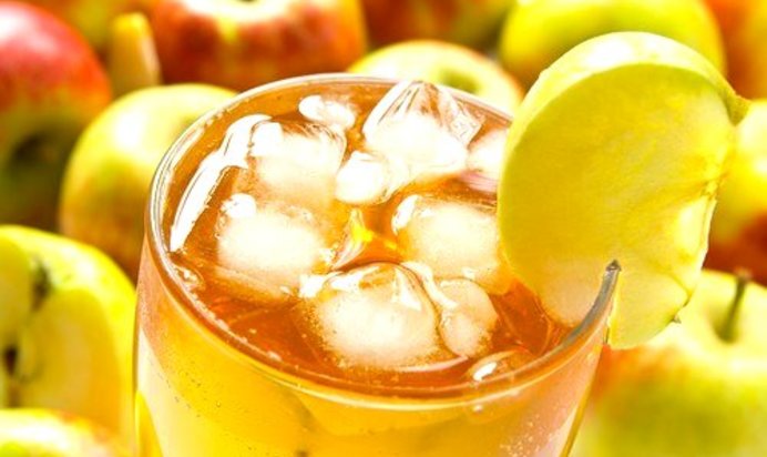 Яблочно-лимонный освежающий коктейль