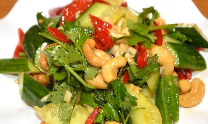 Салат из битых огурцов