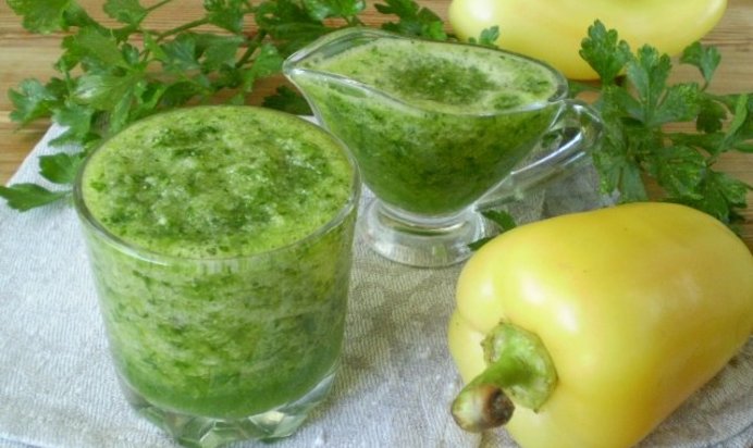 Зеленый коктейль с перцем