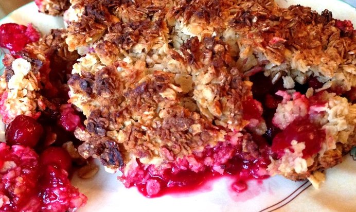Клюквенный крамбл с мюсли