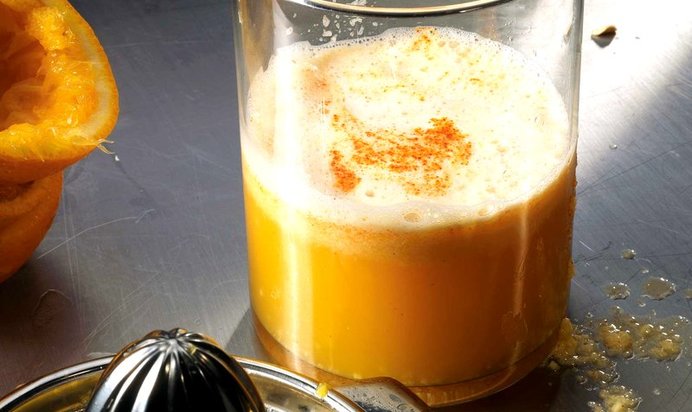 Цитрусовый сок с чесноком, имбирем и кайенским перцем