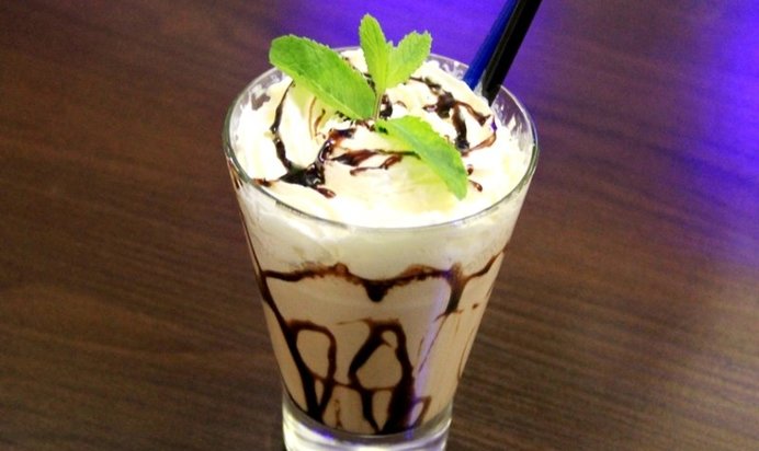 Коктейль Сникерс