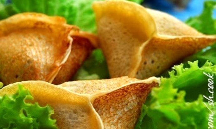 Блины на дрожжах с грибами и сыром