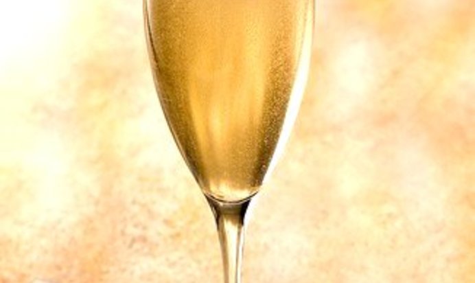 Новогодний грушевый коктейль с шампанским и лаймом