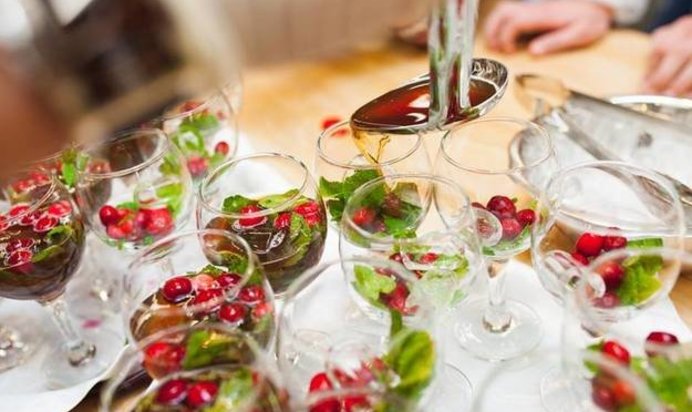 Гранатовый пунш с клюквенным льдом