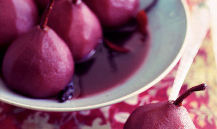 Пряные груши в сиропе из красного вина