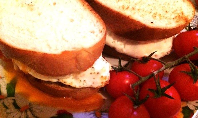 Тосты с ветчиной и овощами