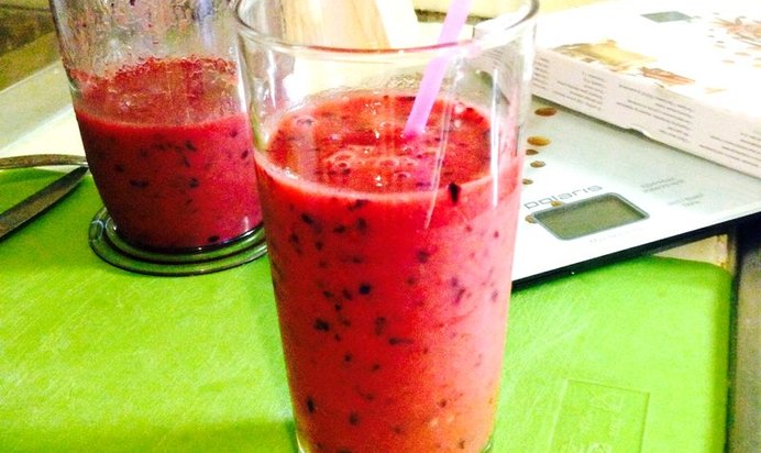 Витаминный коктейль с ягодами