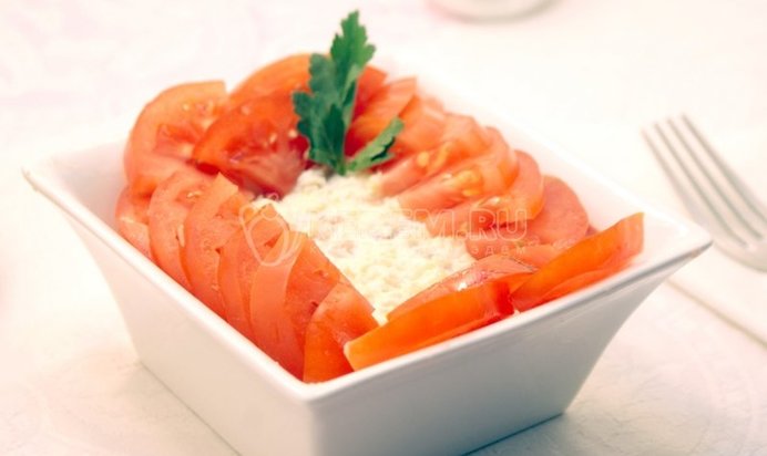 Салат с красной рыбой и сыром