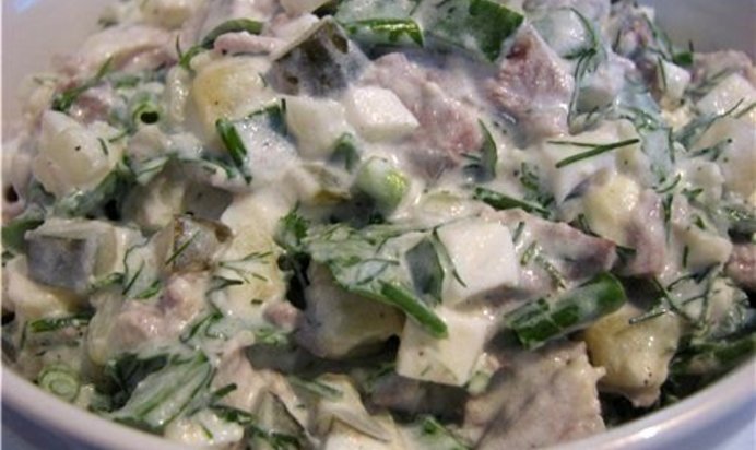 Легкий салат из куриной грудки и сельдерея