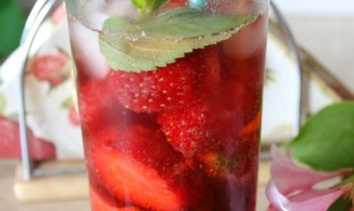 Клубничный лимонад с мятой