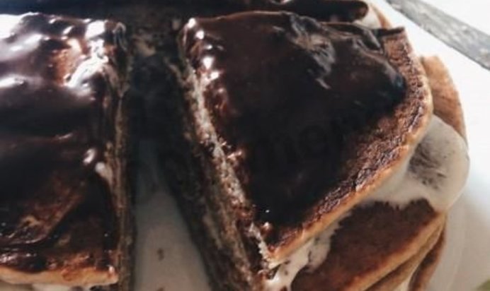 Блинный торт с бананами шоколадоми и овсяной мукой