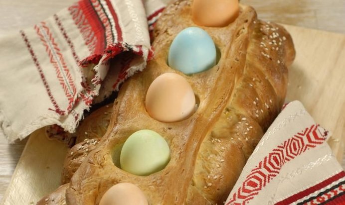 Греческий пасхальный хлеб