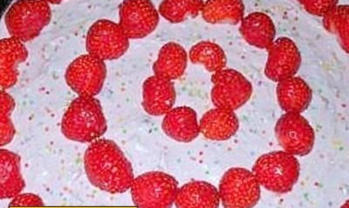 Торт йогуртовый с ягодами