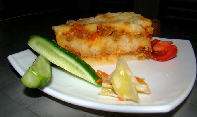 Картофельная запеканка с соусом болоньезе