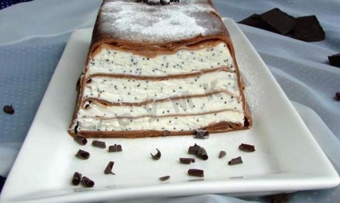 Блинный творожный торт из шоколадных блинов