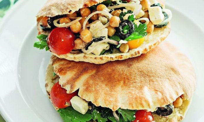 Греческий салат с нутом