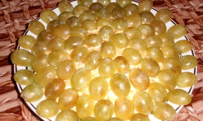 Салат Тиффани с курицей и виноградом