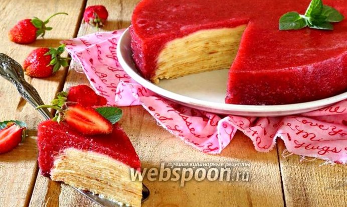 Блинный торт с клубничным желе