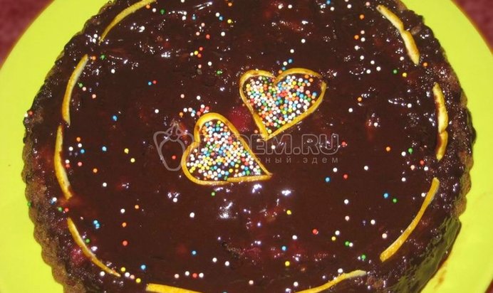 Французский шоколадный торт с фруктами