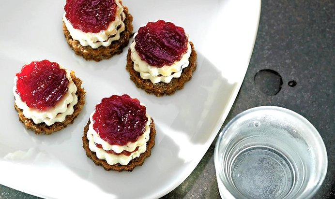 Торт из свеклы с козьим сыром