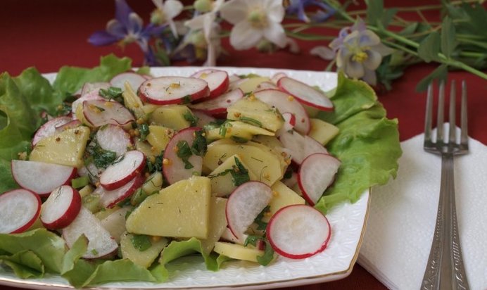 Салат из картофеля с редисом