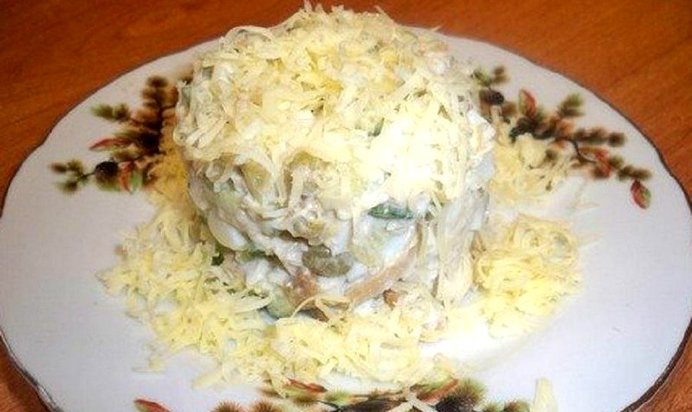 Салат из курицы с острым соусом