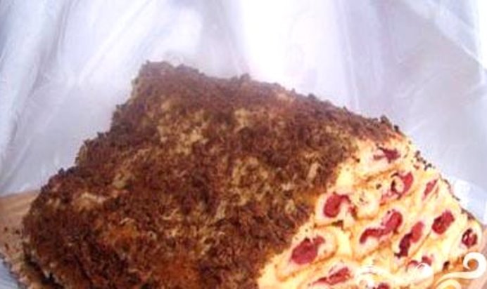 Торт Монастырская изба со взбитыми сливками