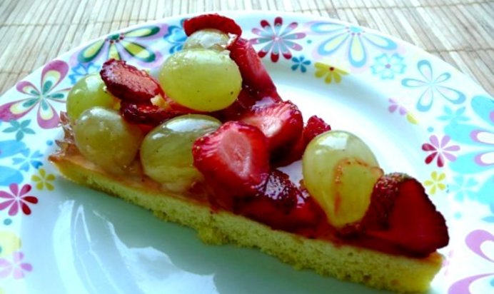 Открытый торт с фруктами