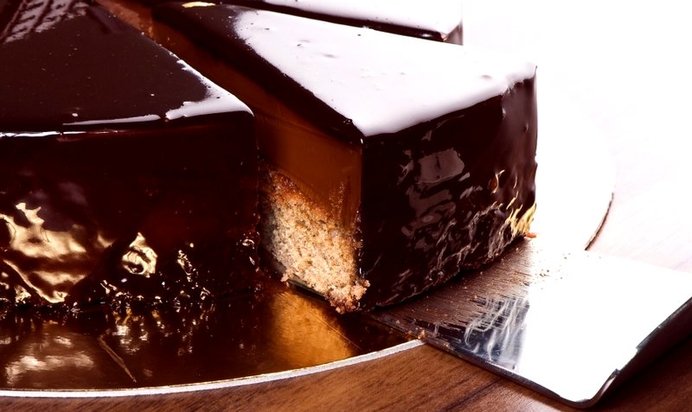Шоколадный торт на пикник