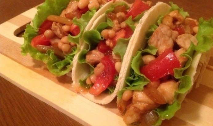 Тортильи со свининой и овощами