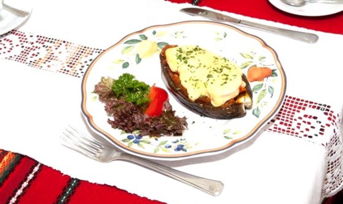 Баклажаны с грибами под соусом бешамель