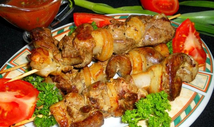 Шашлык из куриной печени на сковороде