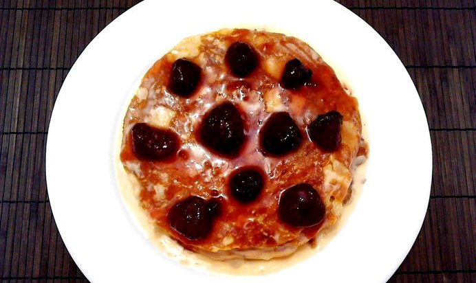 Блинный торт со сливками и сгущенным молоком