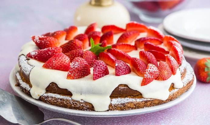 Заварной торт с клубникой