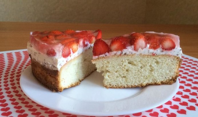 Торт с клубникой