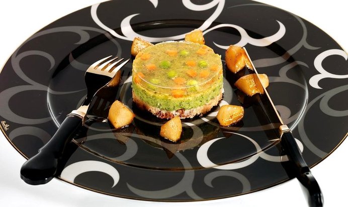 Торт из зеленого горошка и мяты