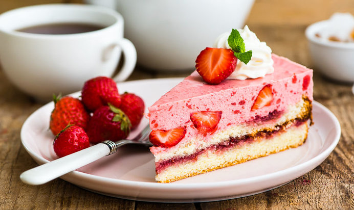 Йогуртовый торт с клубникой