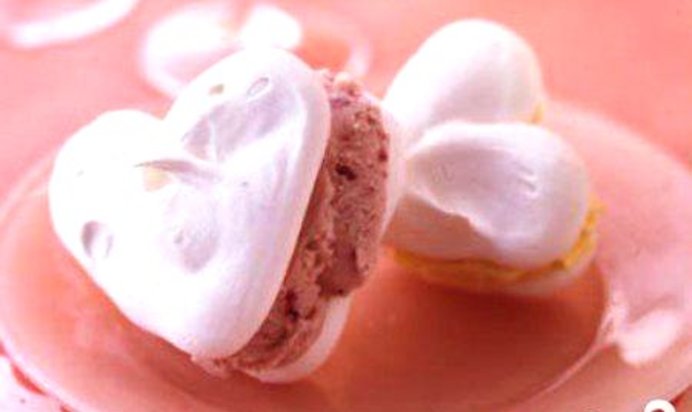 Меренги-сердечки с мороженым