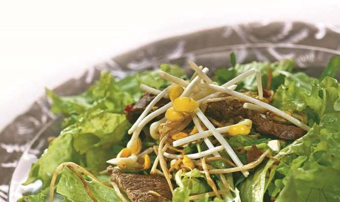 Хрустящий салат с говядиной