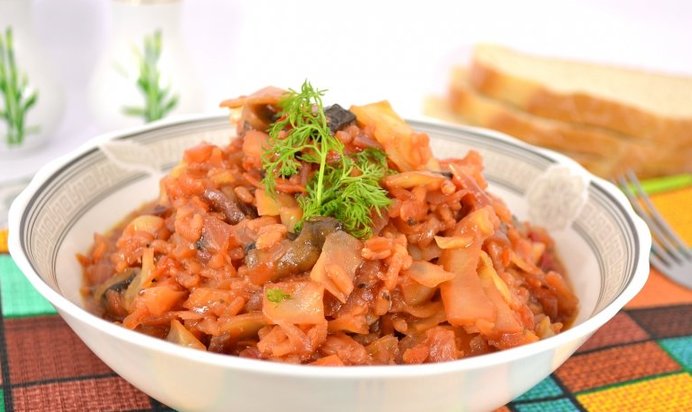 Овощное рагу с рисом и шампиньонами в мультиварке