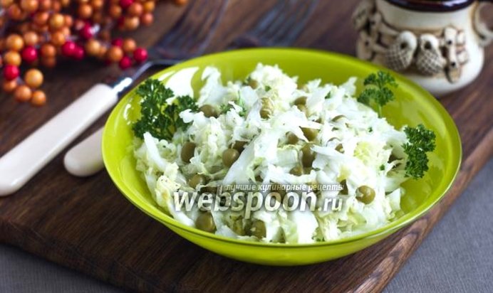 Салат из пекинской капусты с горошком