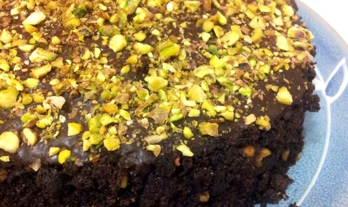 Шоколадный торт с фисташками без яиц