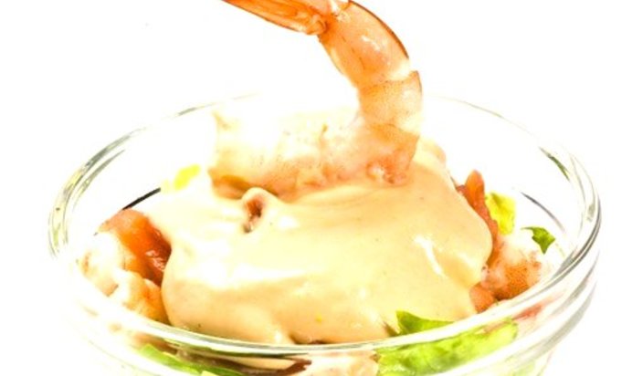 Салат с анчоусной заправкой и креветками