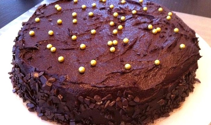 Шоколадный торт с глазурью