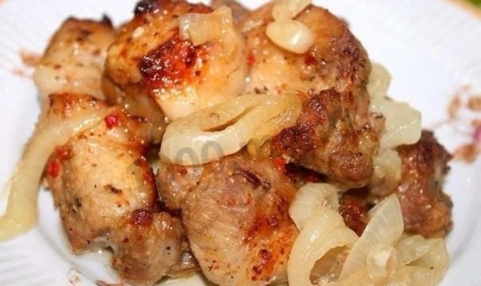 Шашлык в духовке на луковой подушке