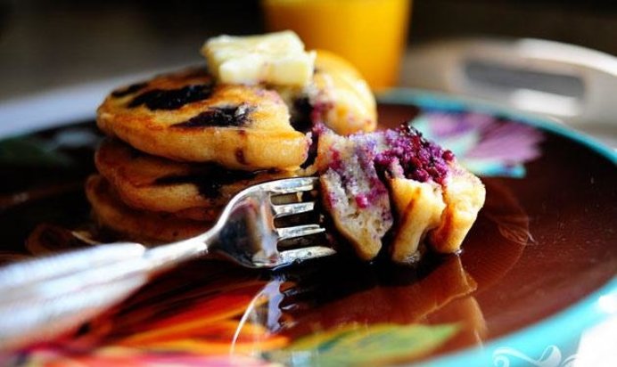 Лимонно-черничные оладьи